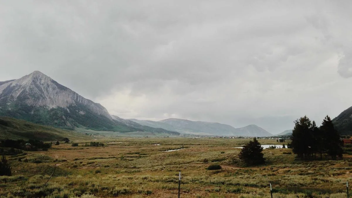 Best IPTV App for Smart TV UK: Compatibility, Updates and Everyday Reliability — IPTV streaming guide cover image